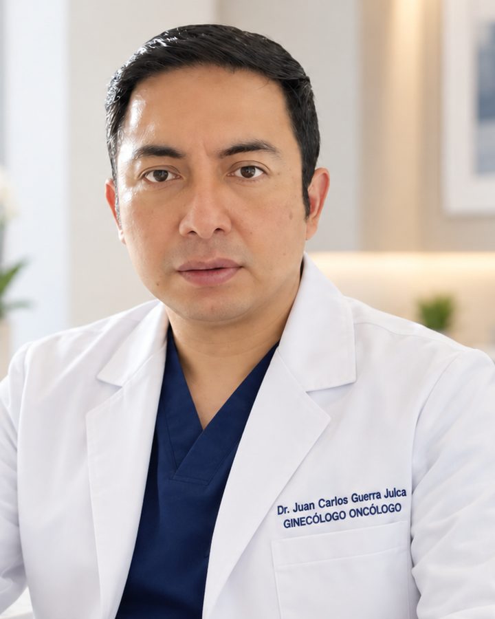 El Dr. Guerra en su consultorio