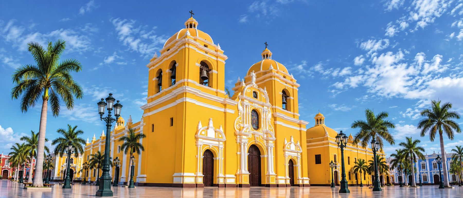 Plaza de Armas y Catedral de Trujillo
